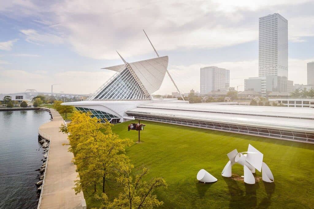 Memorial Day Getaways from Chicago | Move Matcher | Chicago The outside appearence of Milwaukee Art Museum