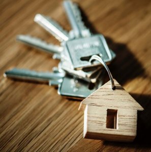 House object and keys are on wooden desk