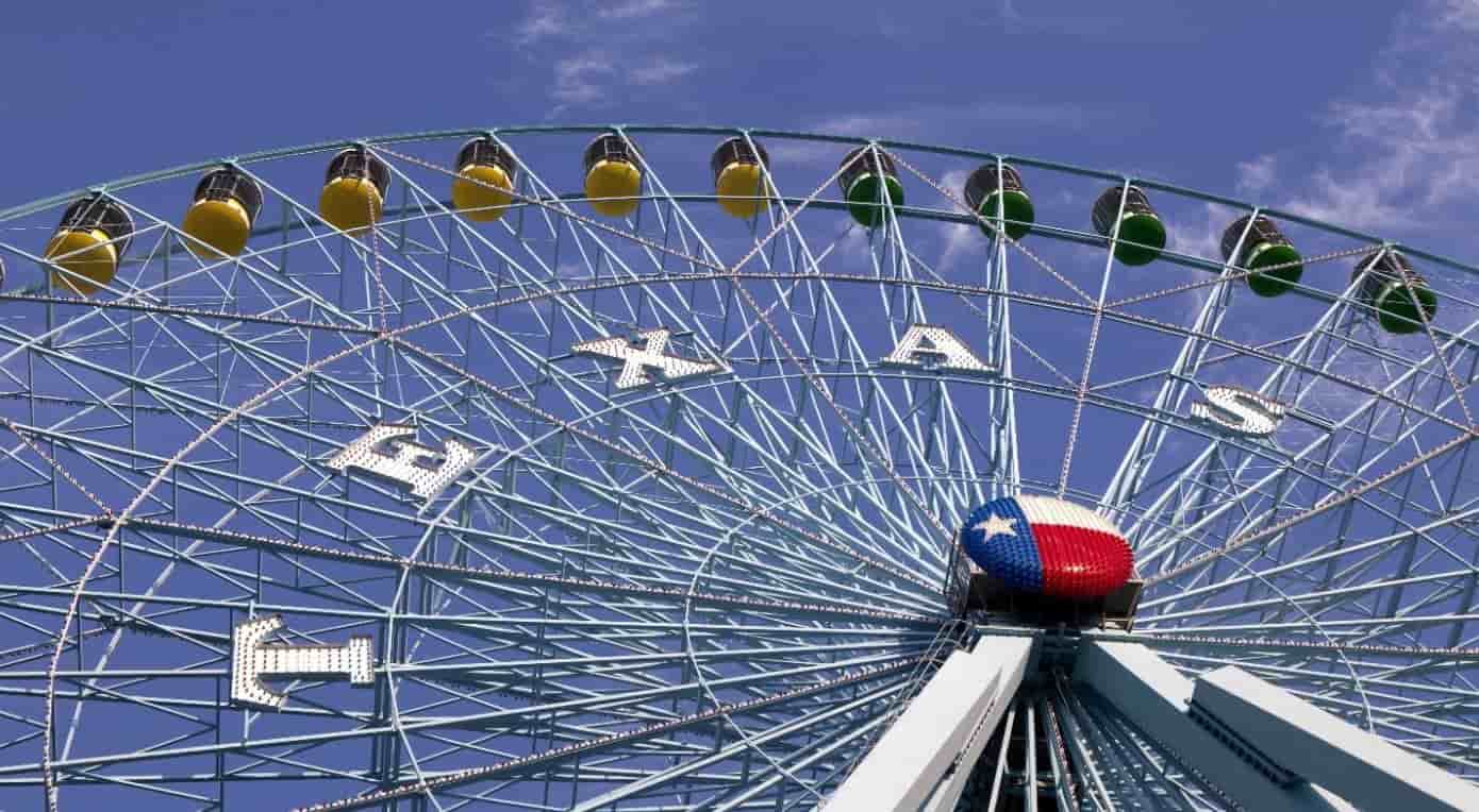 Ferris wheel in Six Flag Texas