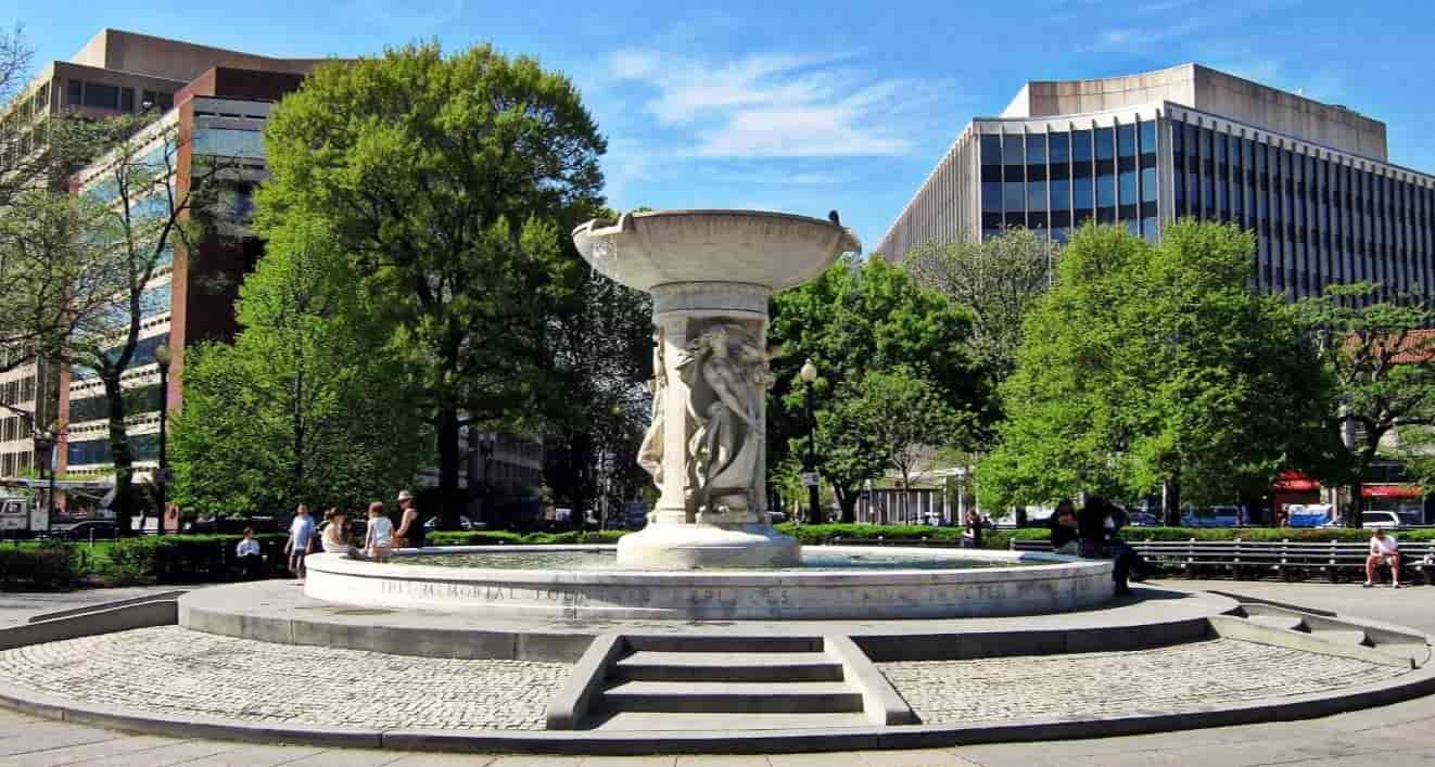 DuPont Circle is just north of Downtown, making it easy to visit top DC attractions all around the city