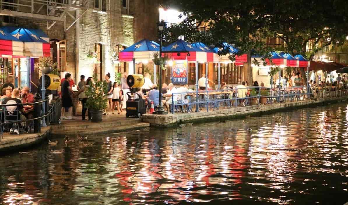 San Antonio river restaurants at night