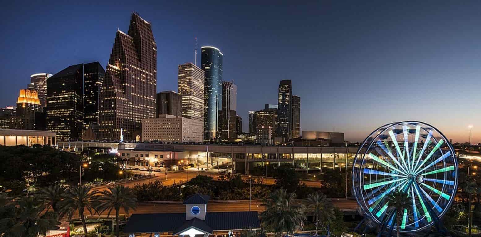 Houston theme park night view