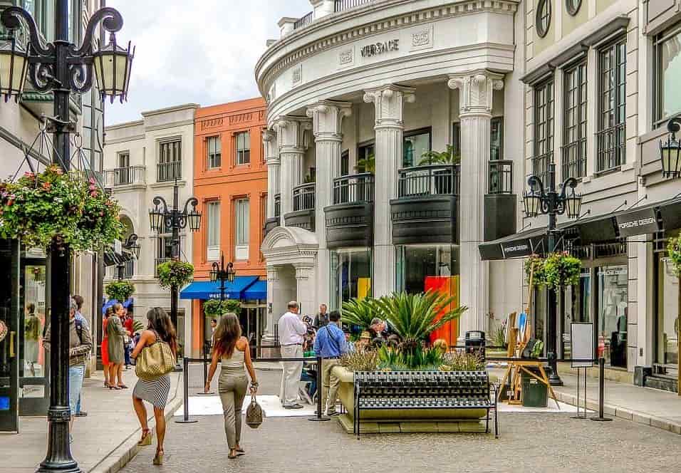 Popular shopping areas in Rodeo Drive, Beverly Hills and The Grove 