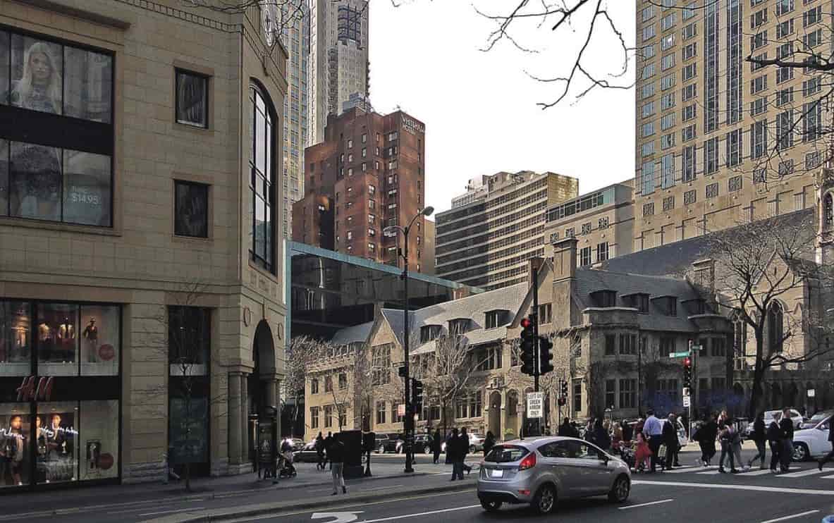 Shopping in Michigan Avenue in Chicago